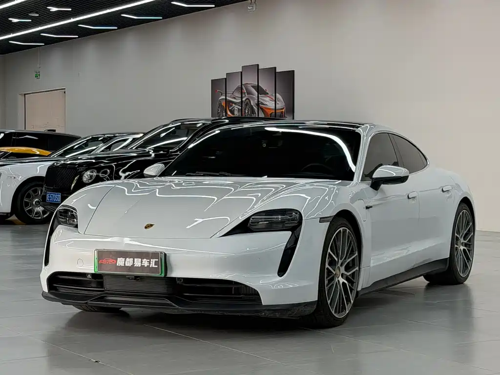 Porsche Taycan 2021
