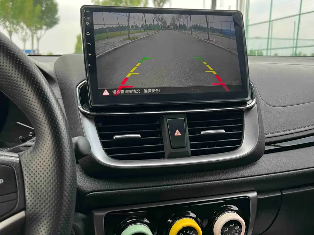 Toyota Yaris L 2022 — фото 11