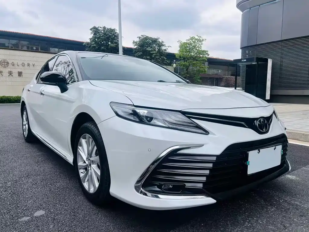 Toyota Camry 2023 — фото 3