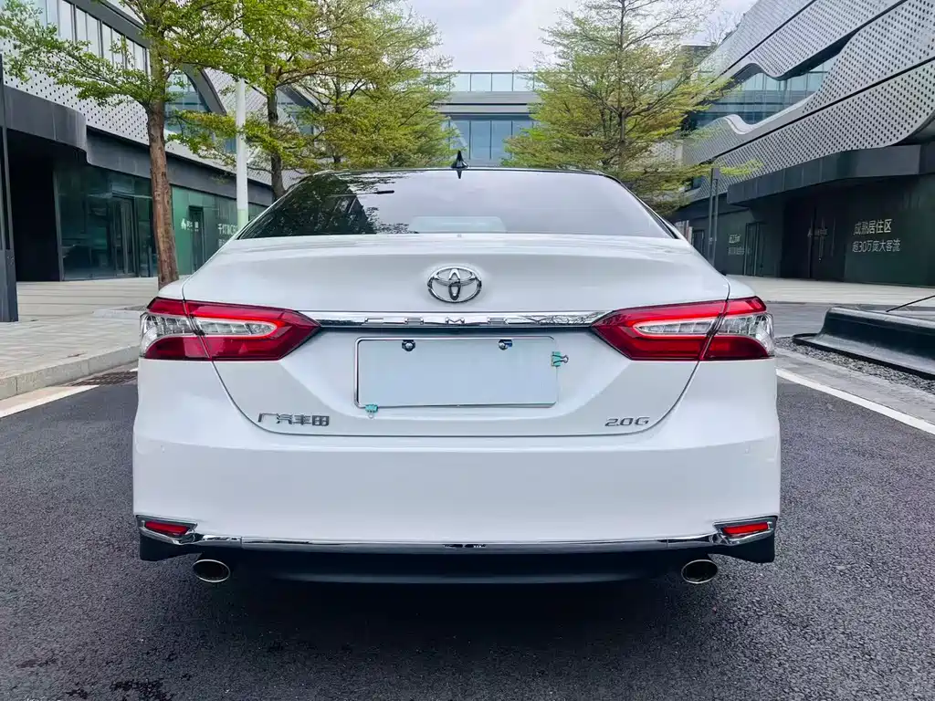 Toyota Camry 2023 — фото 12