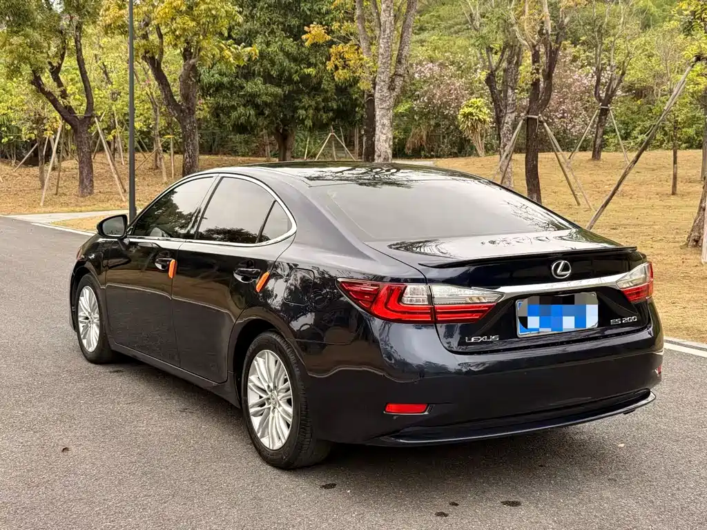 Lexus ES 2018 — фото 9