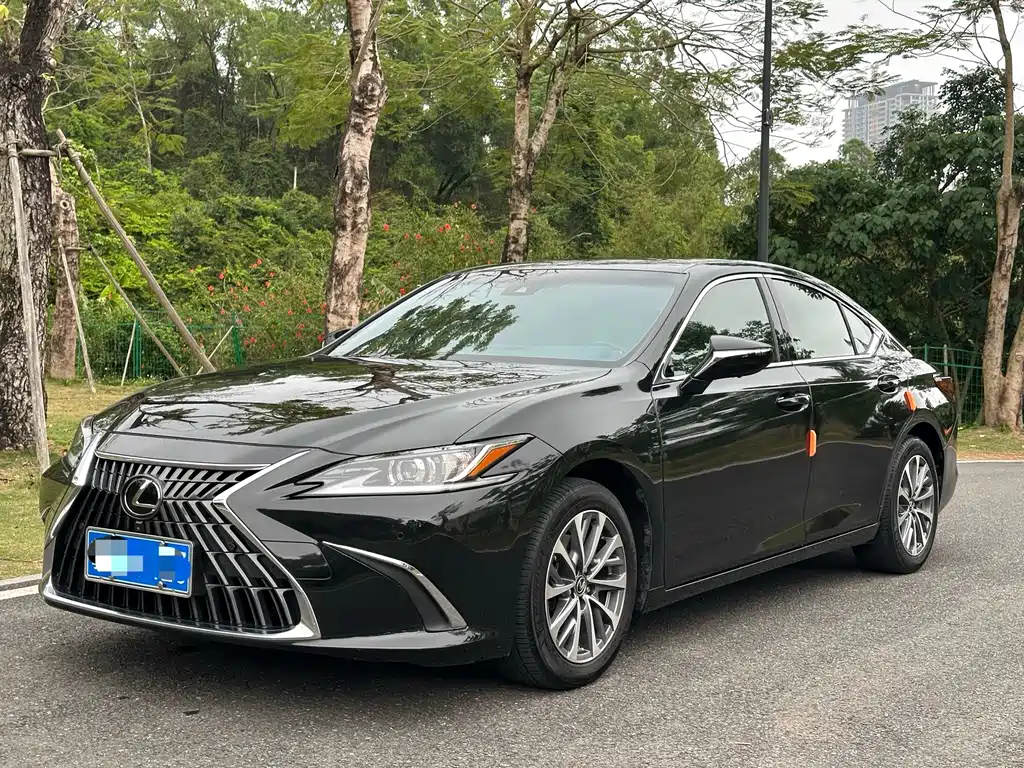 Lexus ES 2024 — фото 1