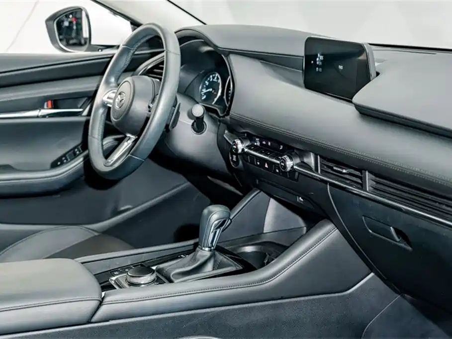 Mazda 3 Axela 2021 — фото 17