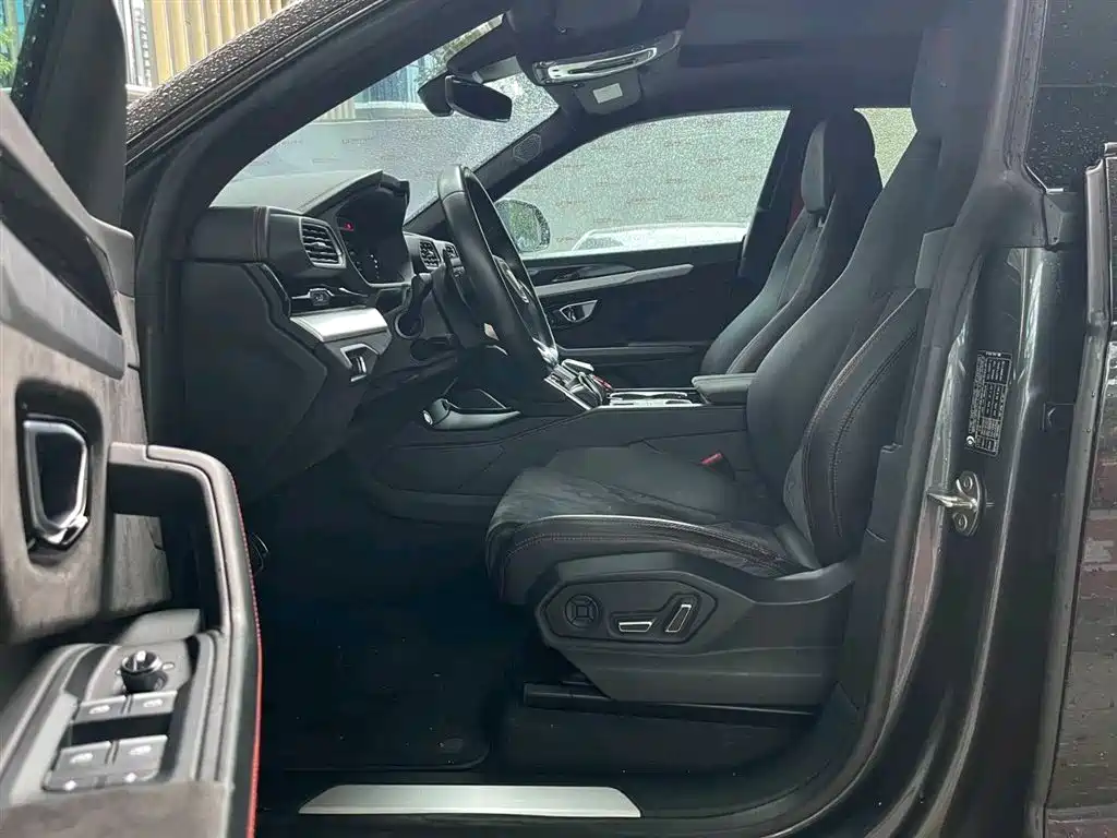 Lamborghini Urus 2018 — фото 12