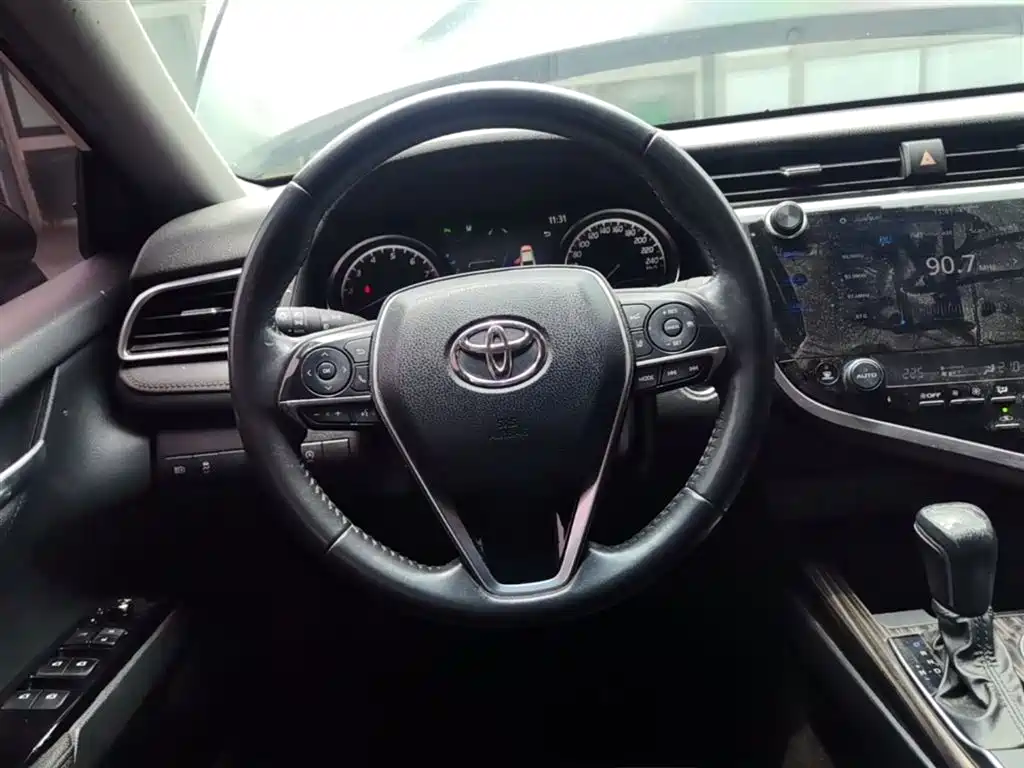 Toyota Camry 2020 — фото 17