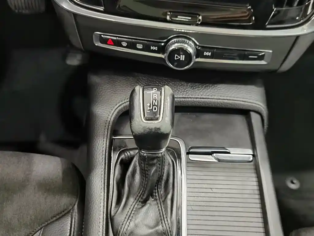 Volvo S90 2018 — фото 13