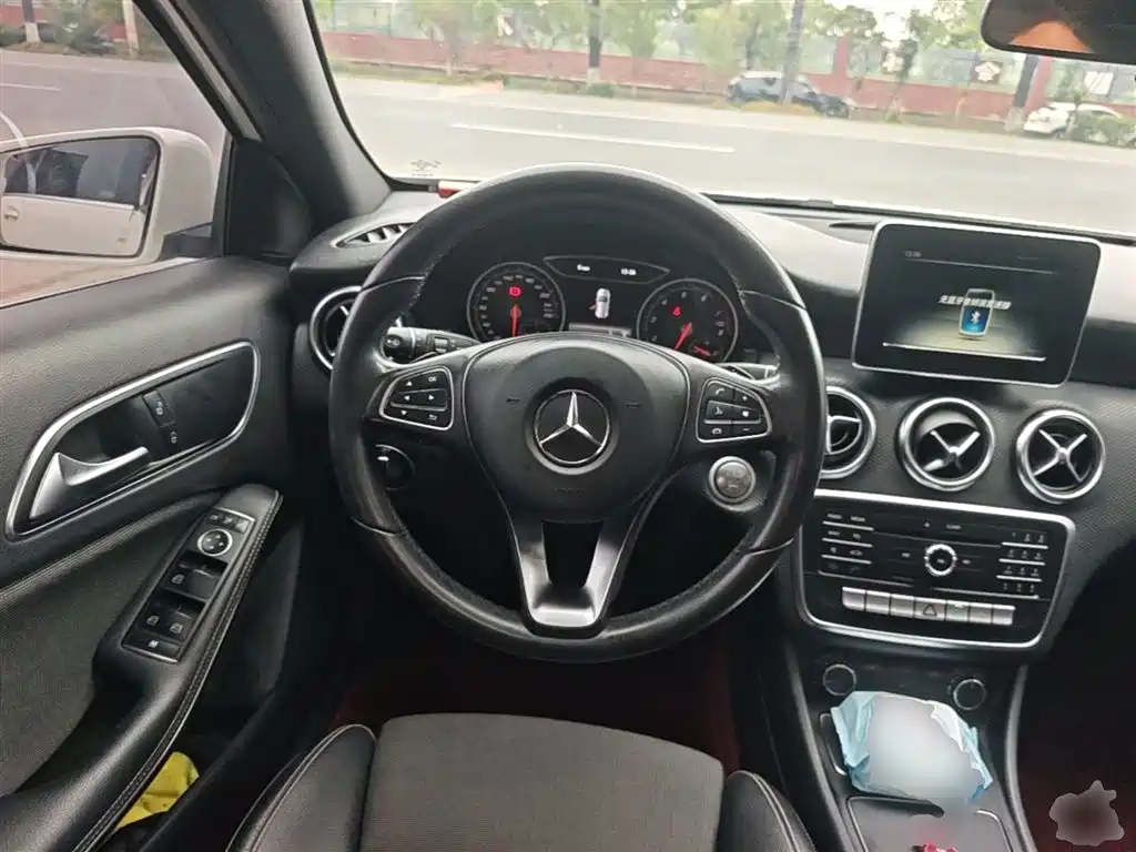 Mercedes-Benz A-Class 2017 — фото 11
