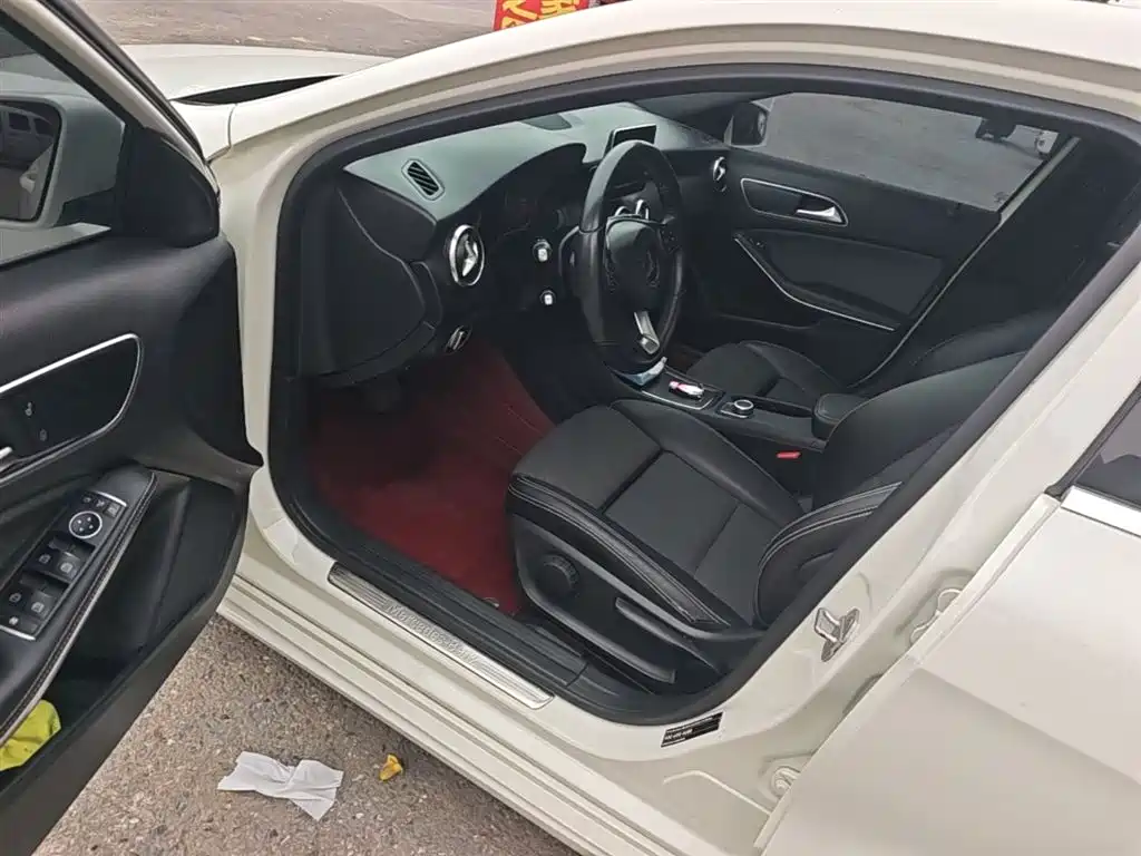 Mercedes-Benz A-Class 2017 — фото 16