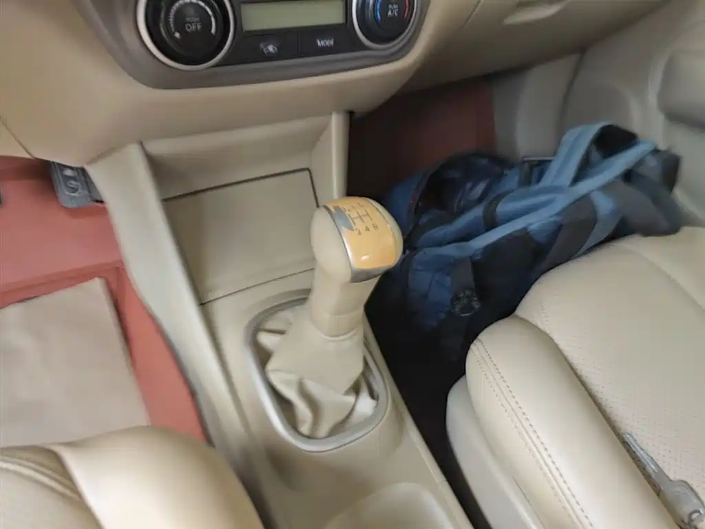 Nissan Sylphy 2018 — фото 14