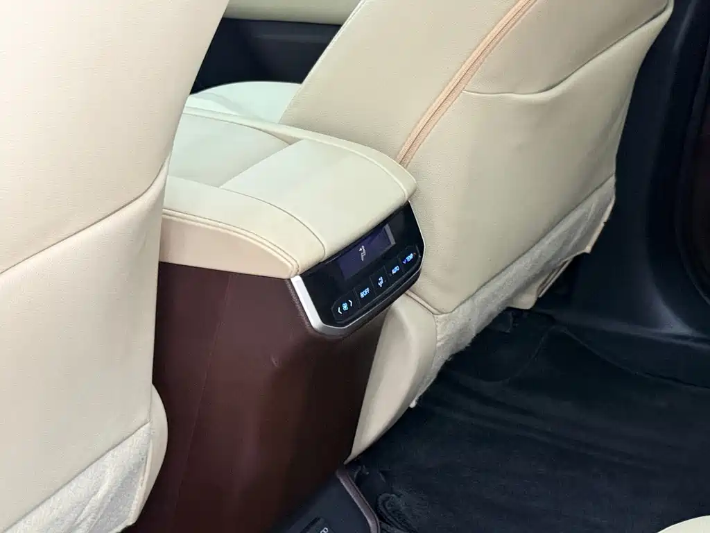 Toyota Highlander 2022 — фото 14