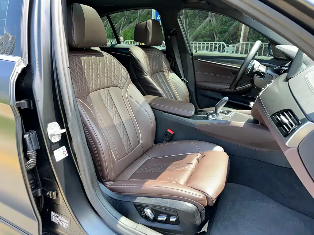 BMW 5 Series 2022 — фото 17