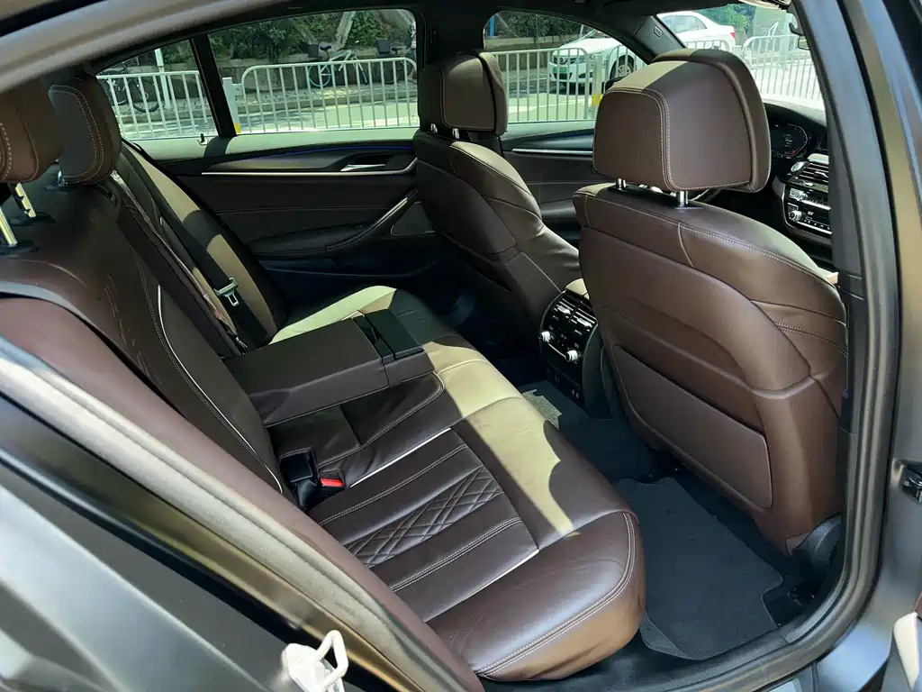 BMW 5 Series 2022 — фото 15