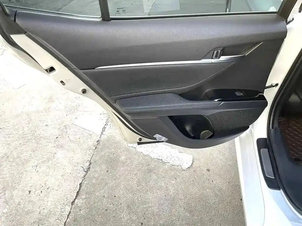 Toyota Camry 2023 — фото 18
