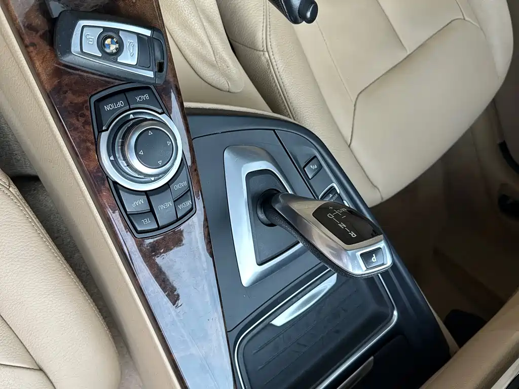 BMW 3 Series 2012 — фото 12