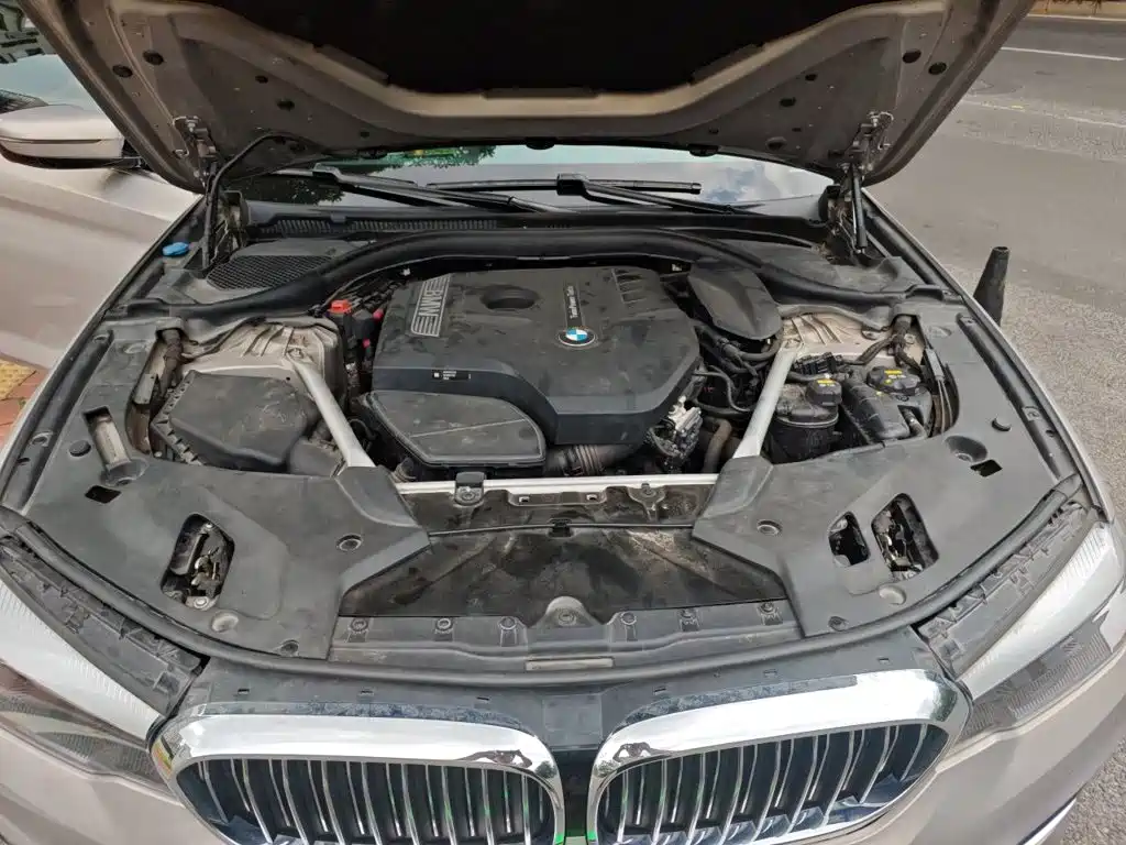 BMW 5 Series 2018 — фото 17