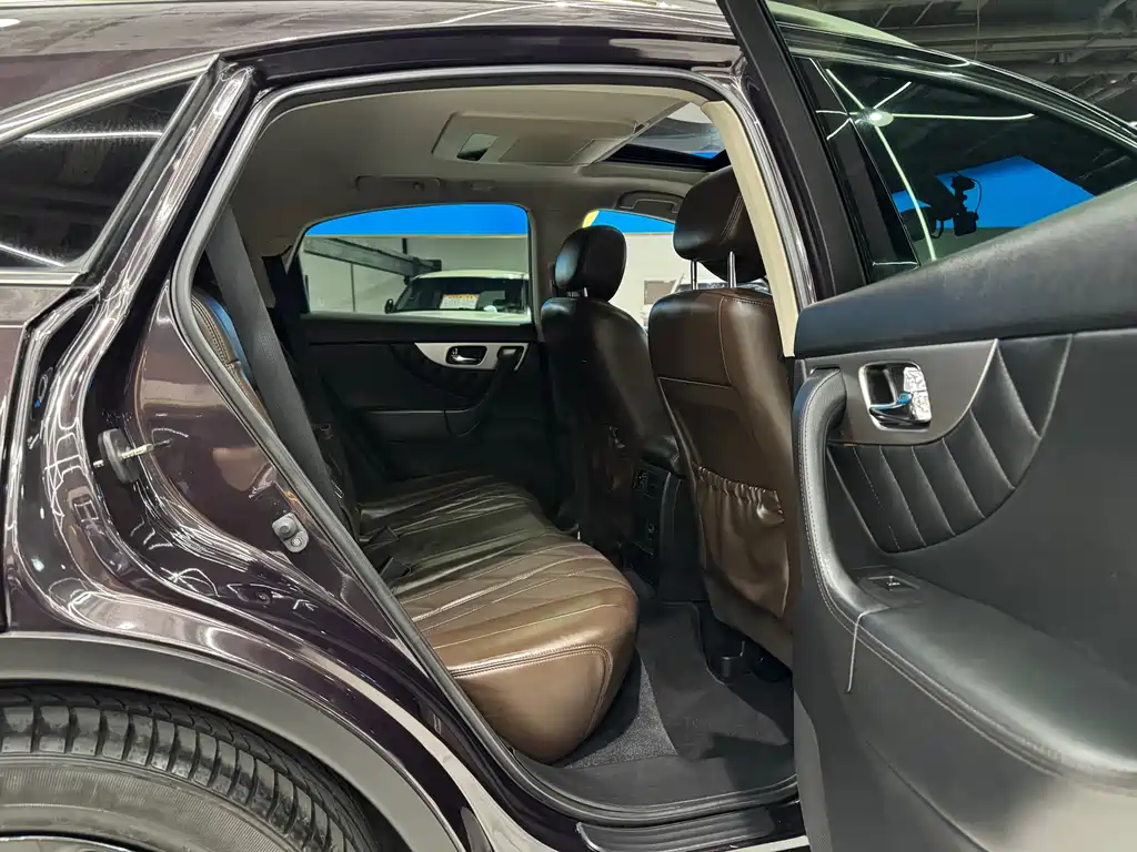 Infiniti QX70 2015