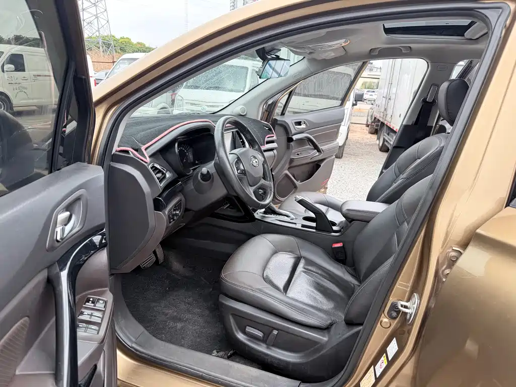 GAC Motor Trumpchi GS4 2015 — фото 9