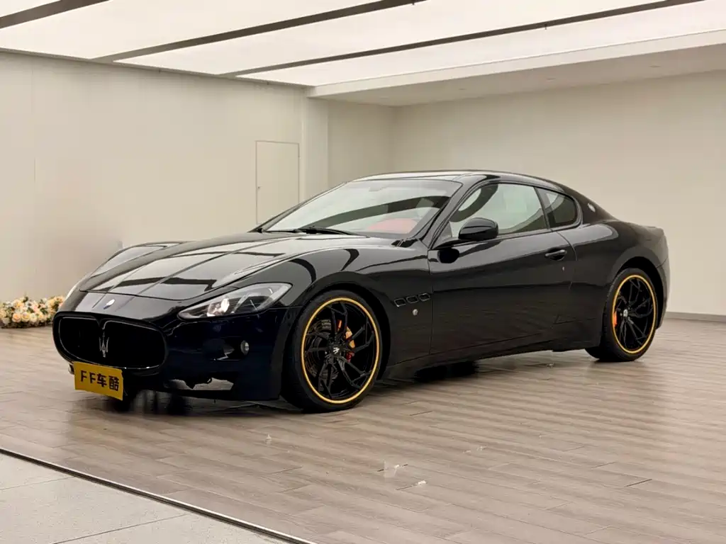 Maserati GranTurismo 2015 — фото 1