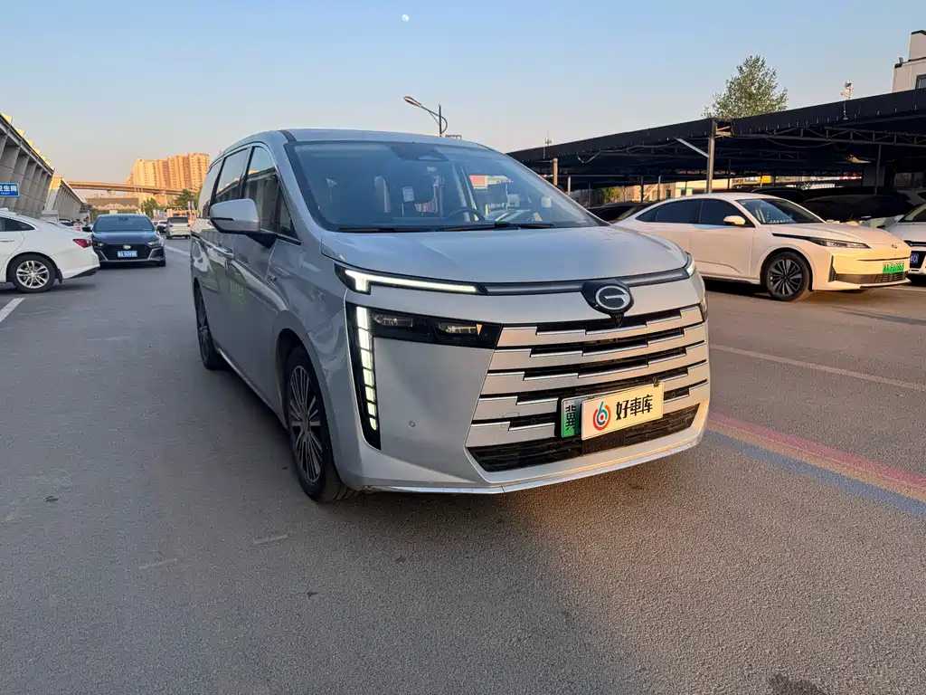 GAC Motor E8 Hybrid 2025 — фото 3