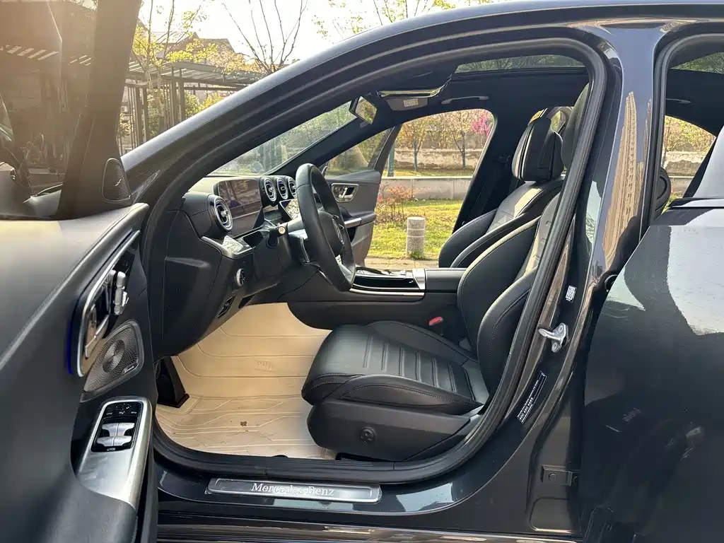 Mercedes-Benz C-Class 2023 — фото 4
