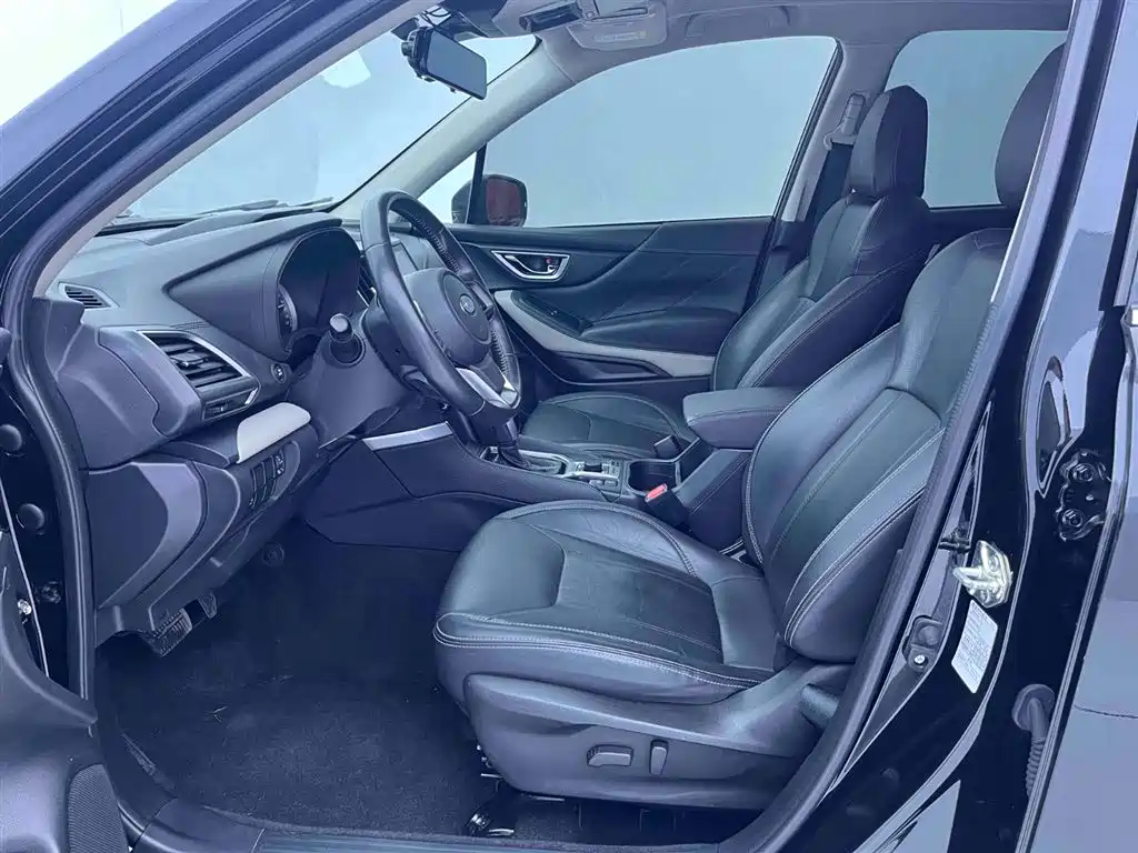 Subaru Forester 2022 — фото 12
