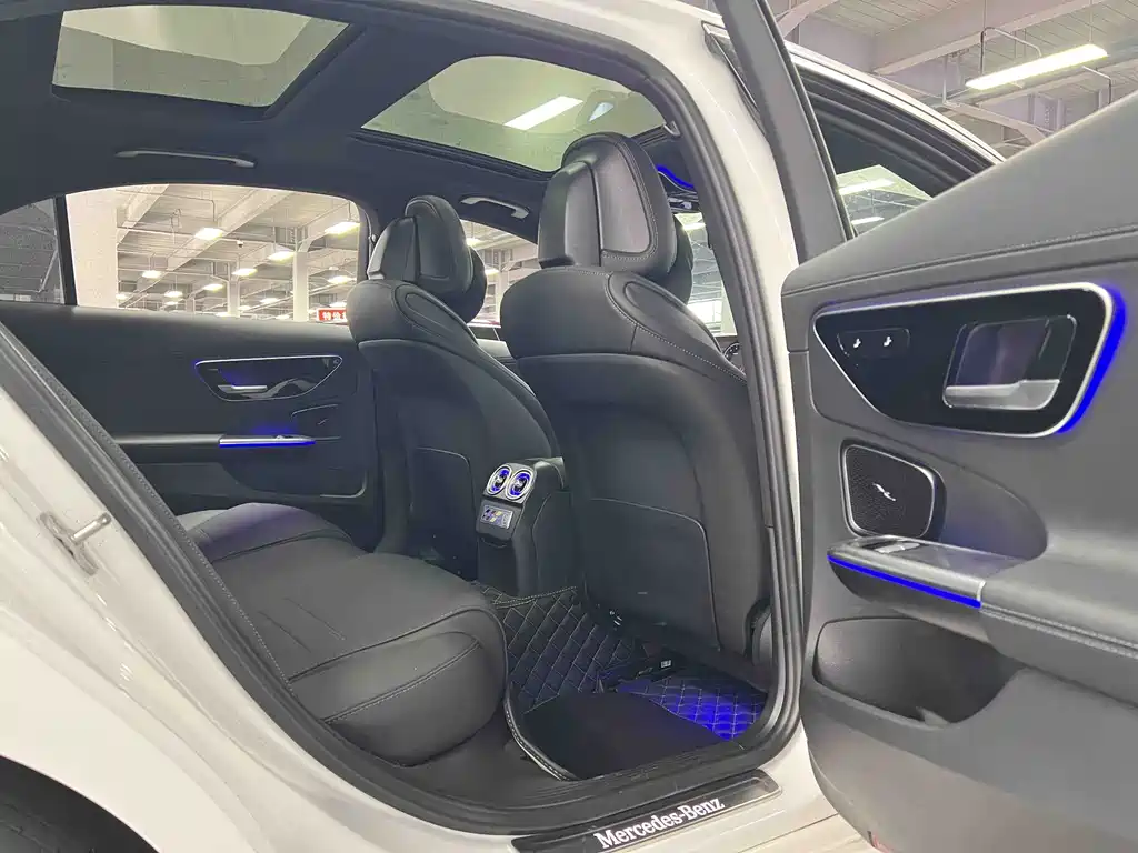 Mercedes-Benz C-Class 2024