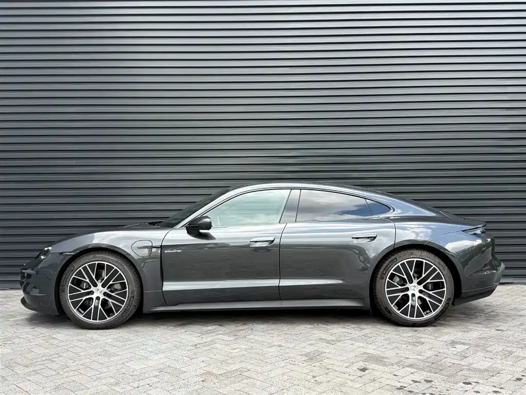 Porsche Taycan 2025