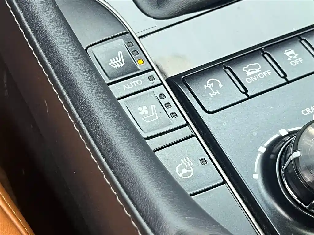 Lexus LX 2018 — фото 12