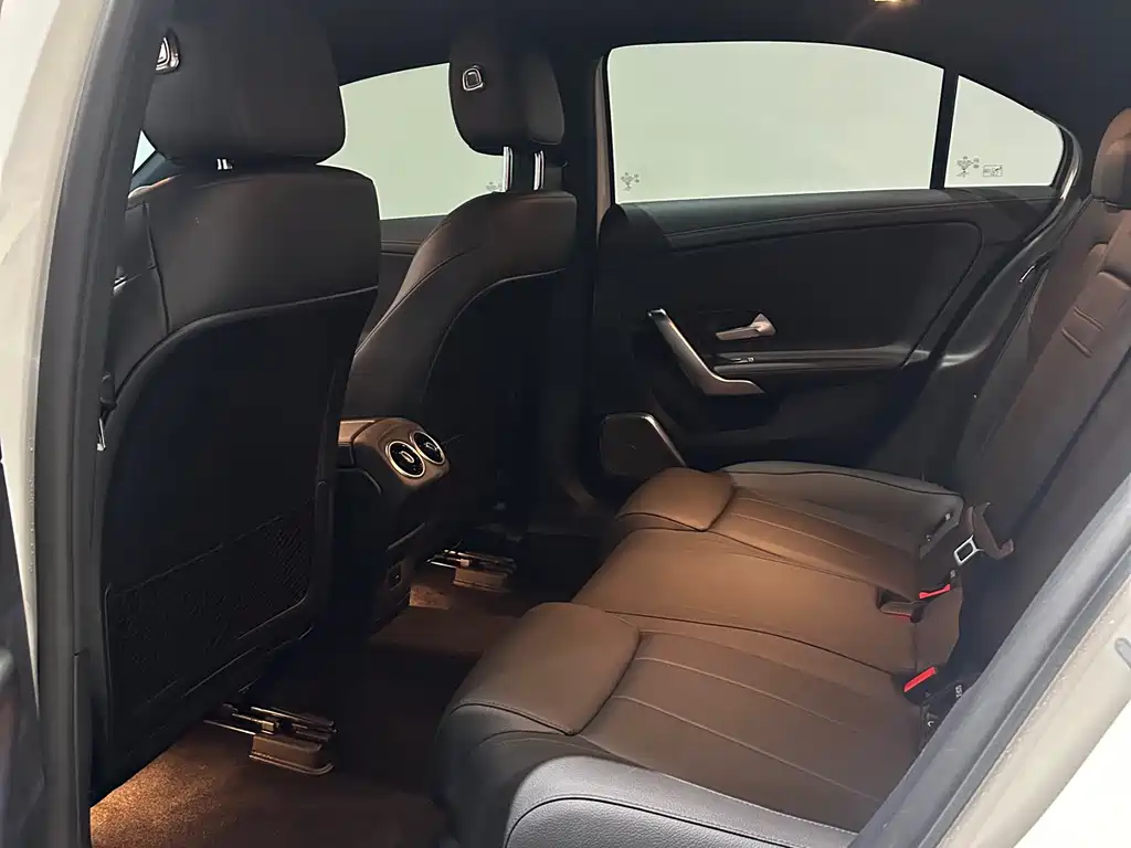 Mercedes-Benz A-Class 2022 — фото 6