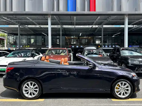 Lexus IS 2012
