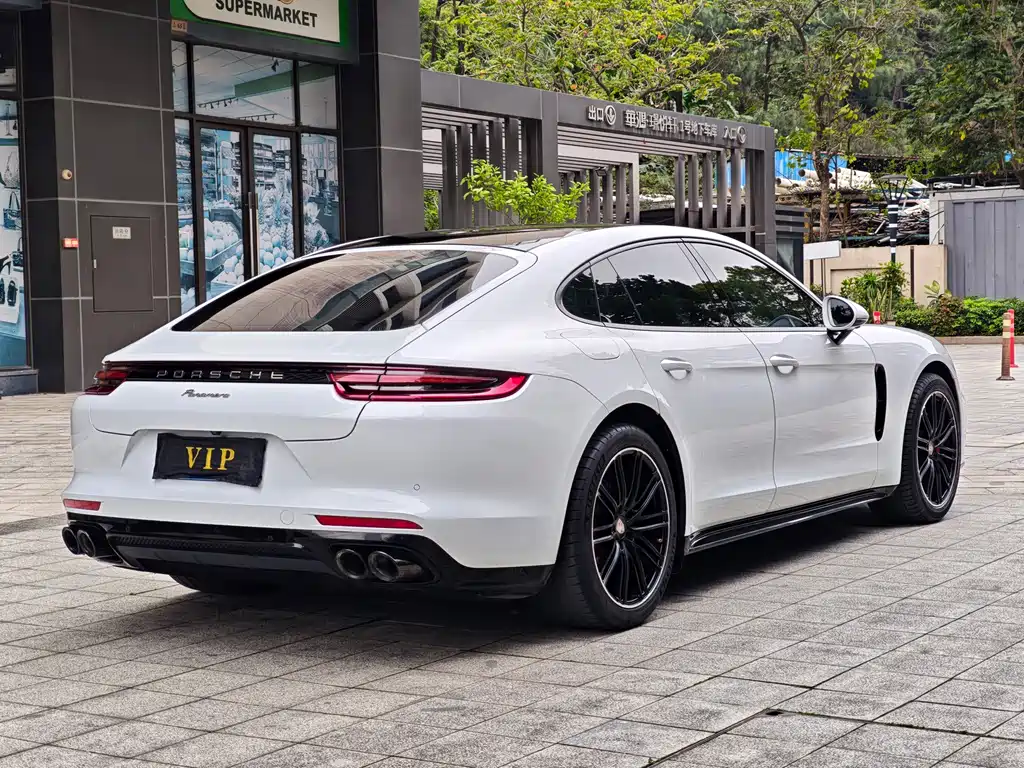 Porsche Panamera 2018 — фото 17