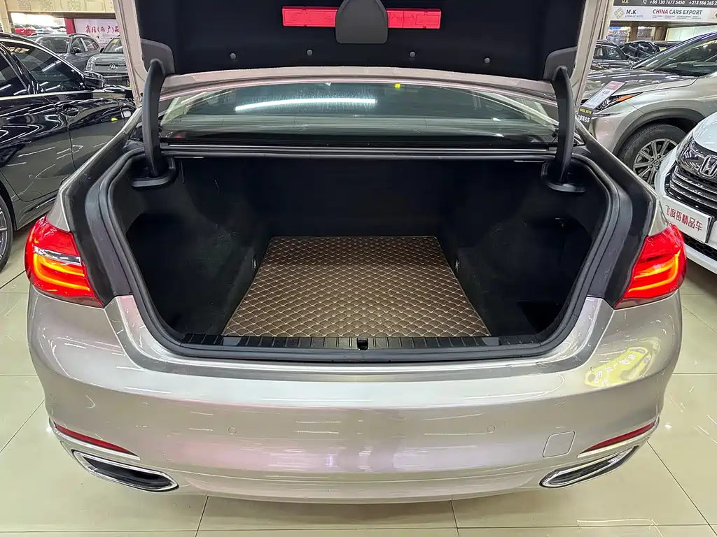 BMW 7 Series 2017 — фото 15
