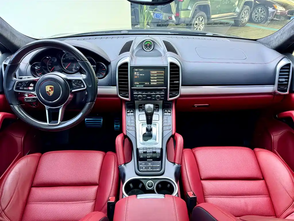 Porsche Cayenne 2017 — фото 17
