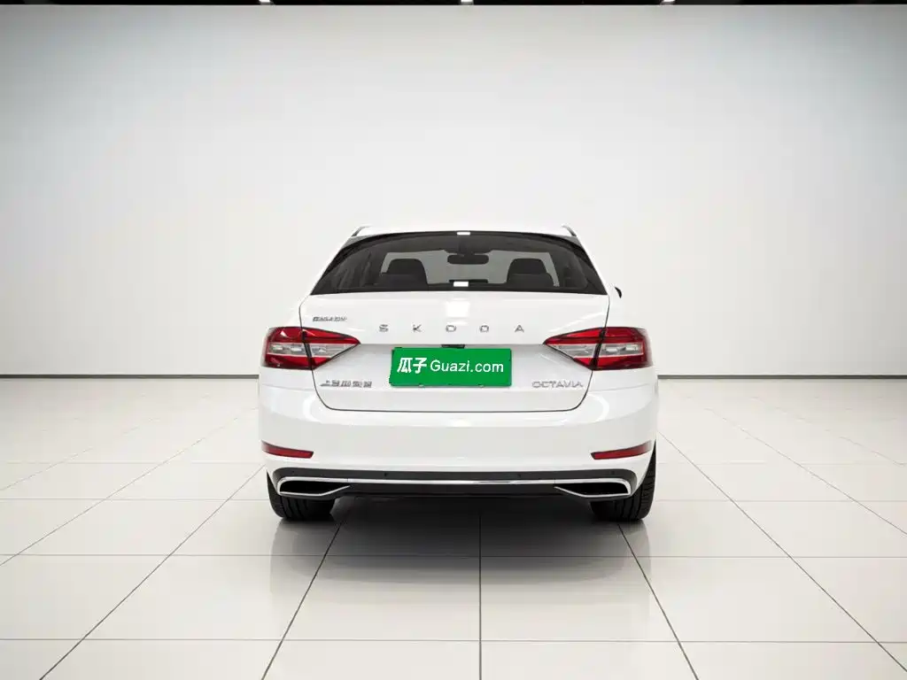 Skoda Octavia 2021 — фото 12