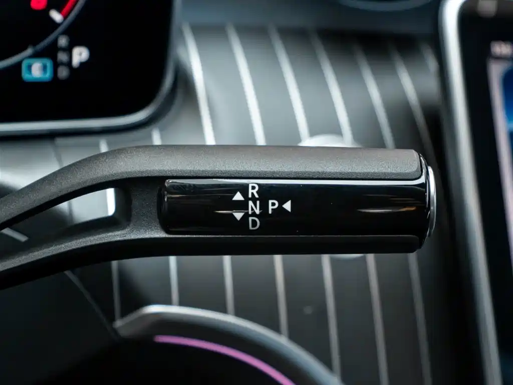 Mercedes-Benz C-Class 2025 — фото 15