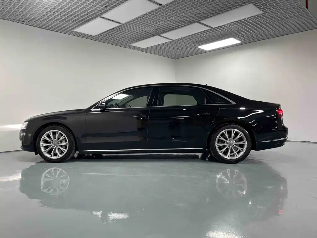 Audi A8 2015 — фото 4