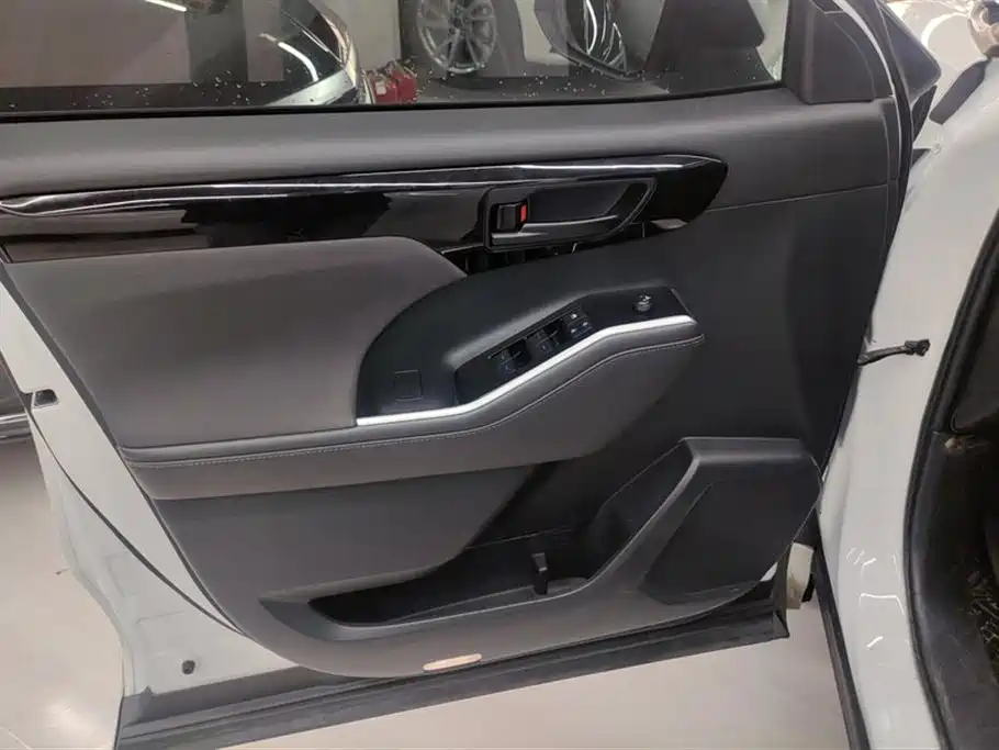 Toyota Crown Kluger 2022
