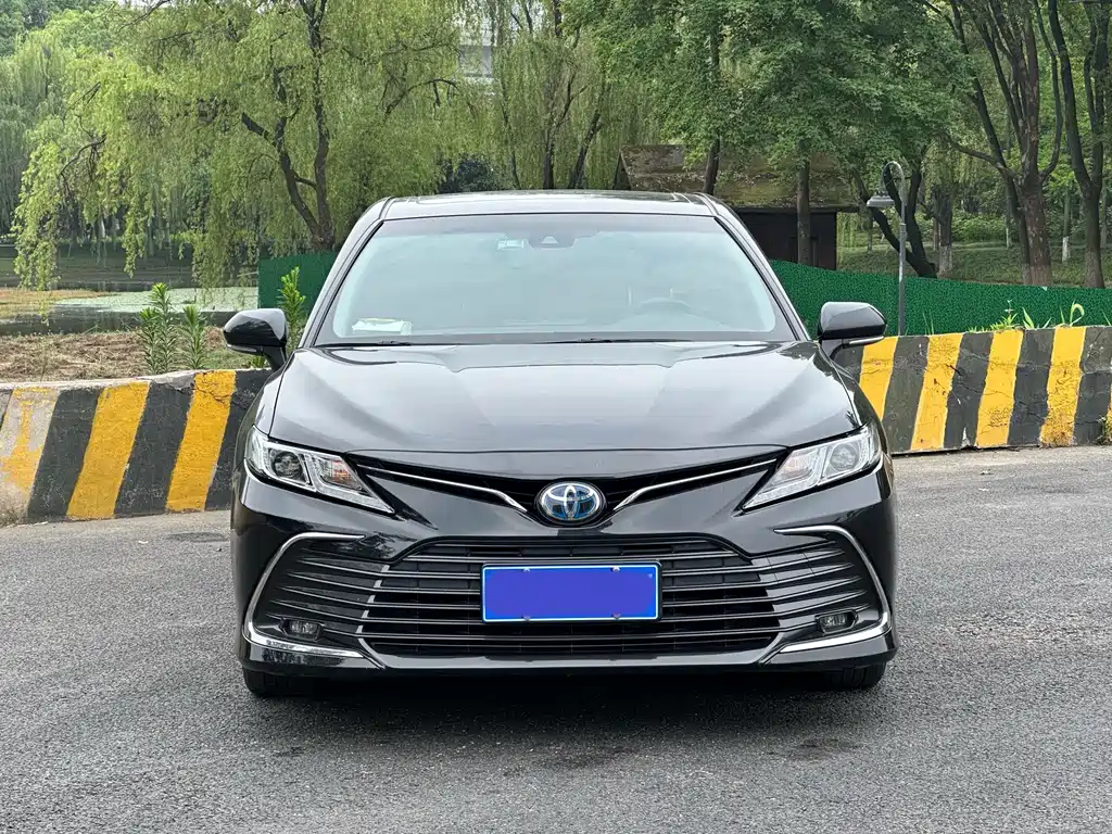 Toyota Camry 2021 — фото 2