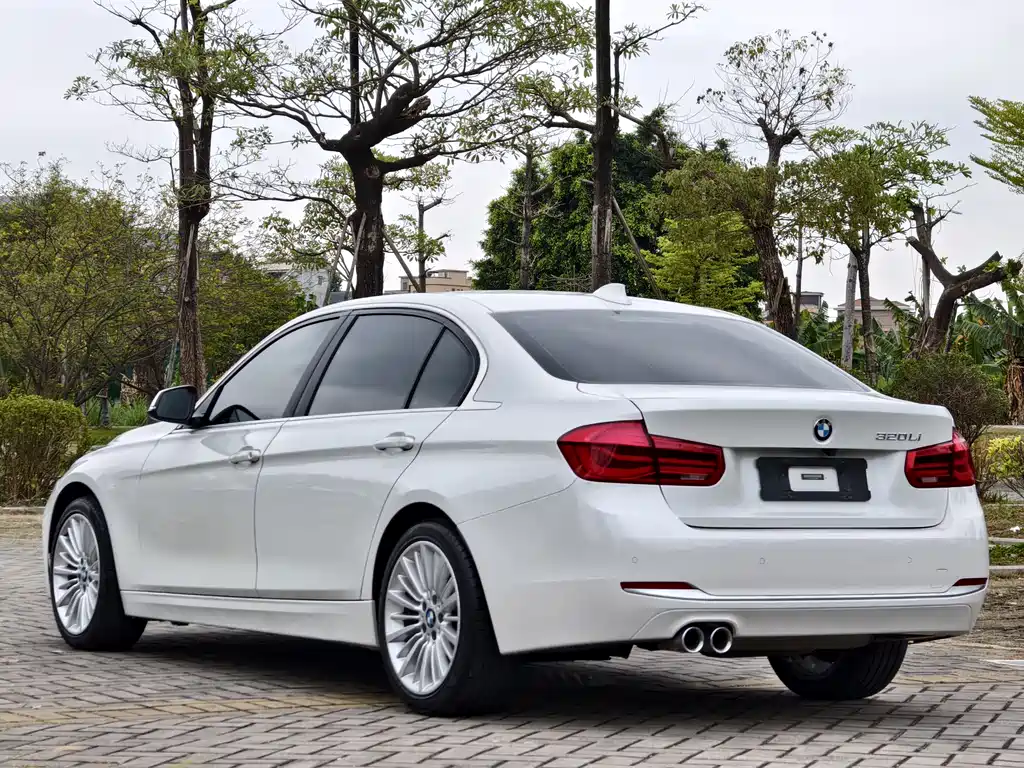 BMW 3 Series 2018 — фото 13