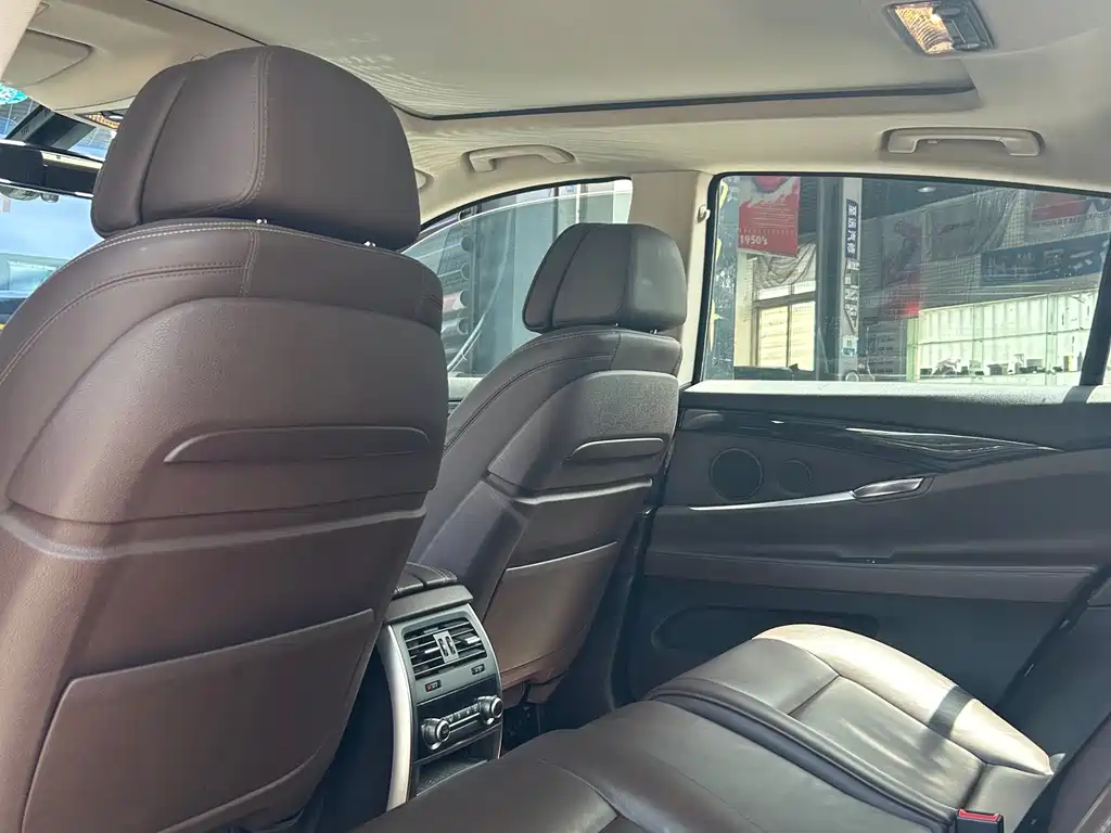 BMW 5 Series GT 2016 — фото 16