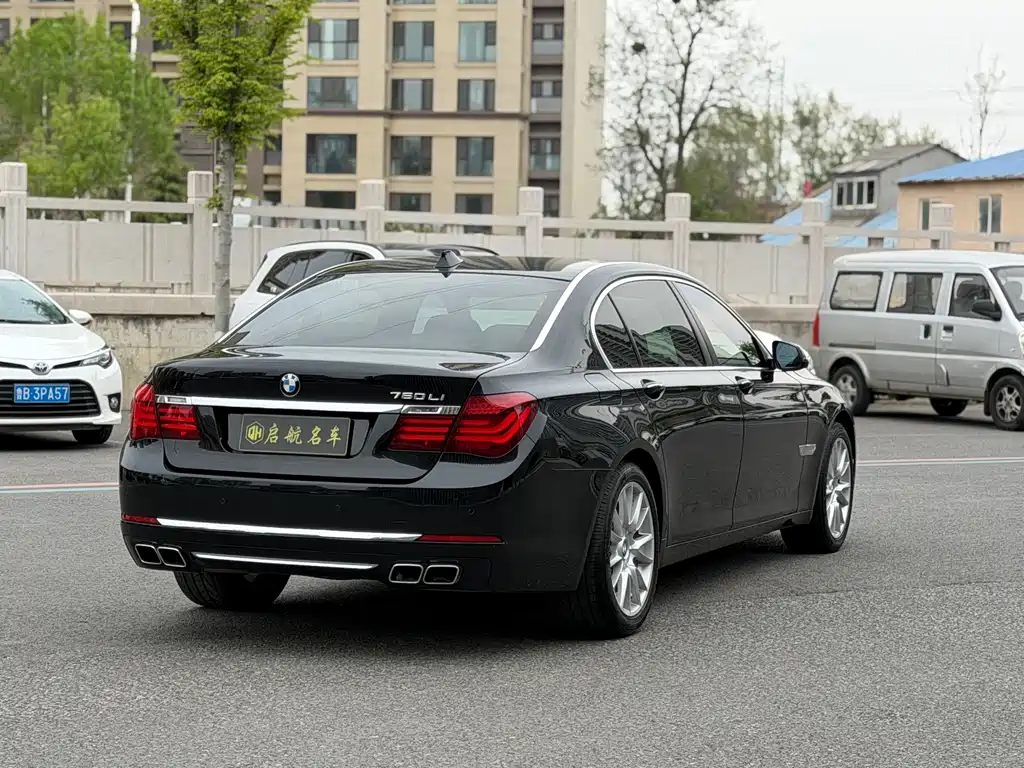 BMW 7 Series 2016 — фото 10