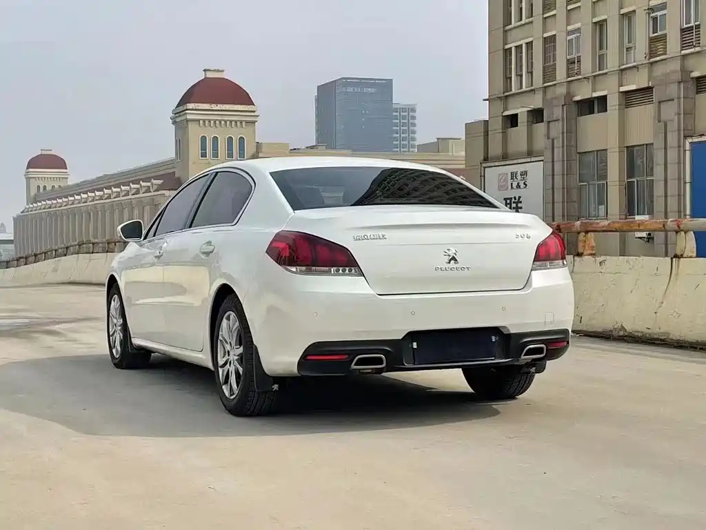 Peugeot 508 2015 — фото 9