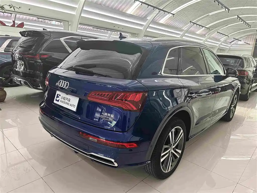 Audi Q5L 2020 — фото 16
