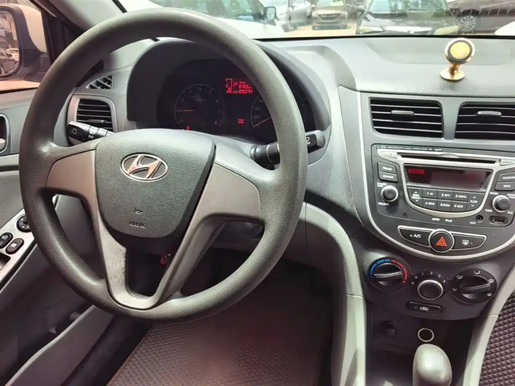Hyundai Verna 2017 — фото 10