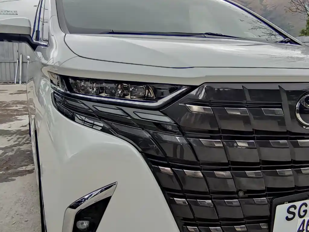 Toyota Alphard 2026 — фото 2