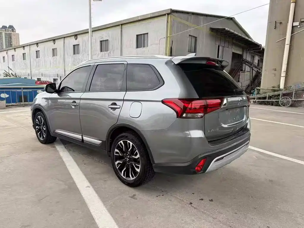 Mitsubishi Outlander 2019 — фото 4