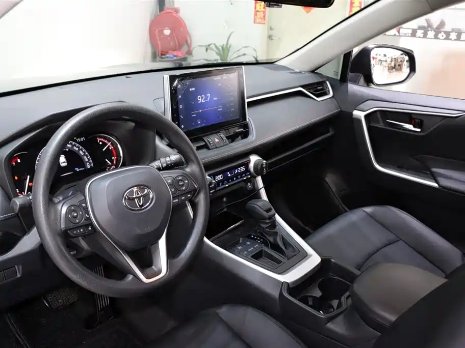 Toyota RAV4 2022 — фото 9