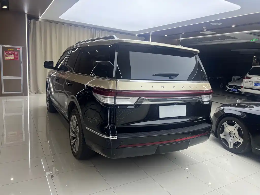 Lincoln Navigator 2022 — фото 12