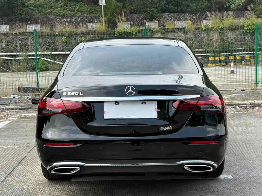 Mercedes-Benz E-Class 2023 — фото 9