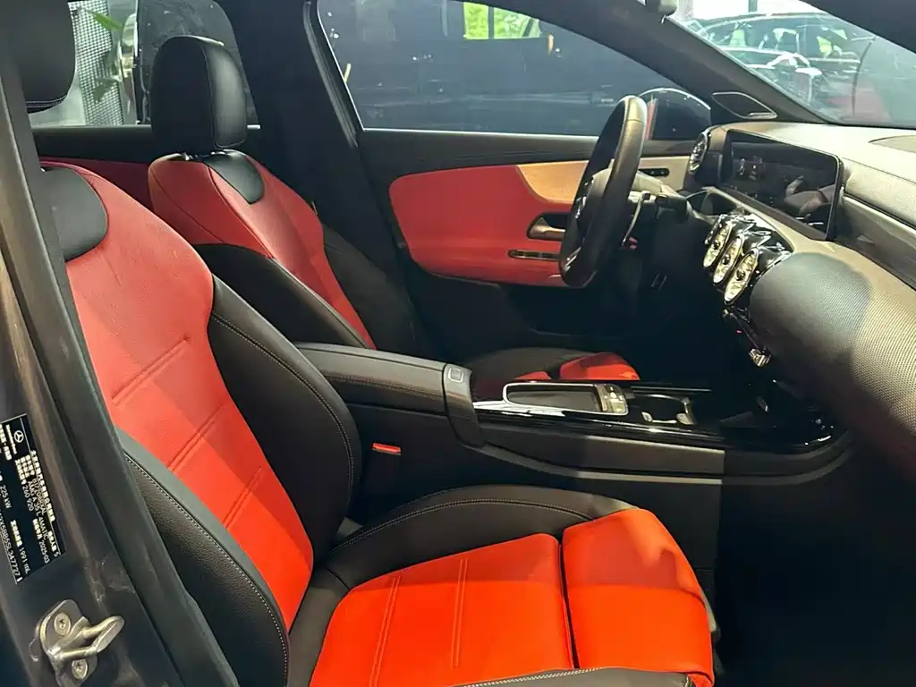 Mercedes-Benz A-Class AMG 2025 — фото 6